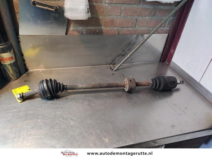 Front drive shaft, left from a Skoda Felicia (6U1) 1.3 1998