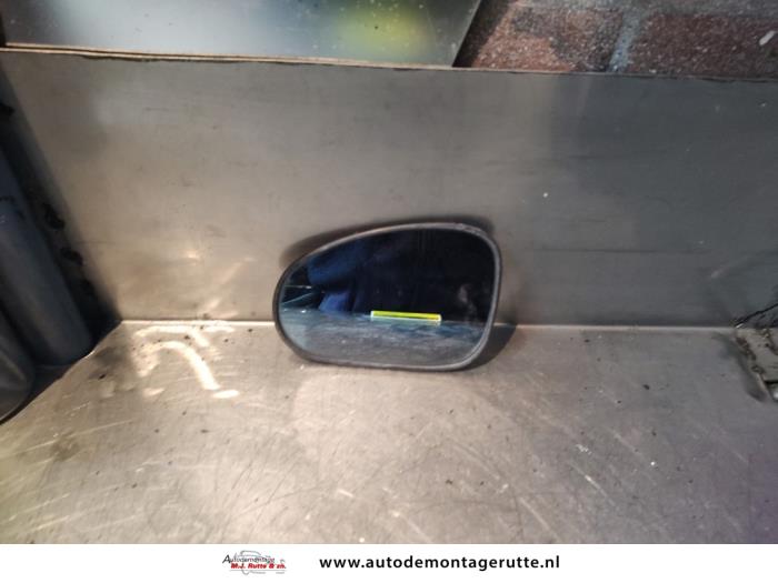 Używane Szyba lusterka lewego Chevrolet Matiz 0.8 Cena na żądanie oferowane przez Autodemontage M.J. Rutte B.V.