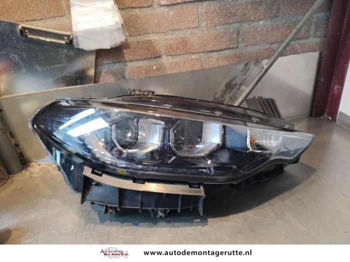 Używane Reflektor prawy Fiat Tipo (356H/357H) 1.3 D 16V Multijet Cena € 200,00 Procedura marży oferowane przez Autodemontage M.J. Rutte B.V.
