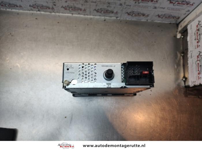 Radio van een Peugeot 206 (2A/C/H/J/S) 1.4 XR,XS,XT,Gentry 2003