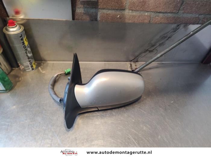Wing mirror, left from a Volvo V70 (SW) 2.4 T 20V AWD 2000