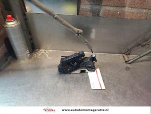 Used Door lock mechanism 4-door, front left BMW 3 serie Touring (E46/3) 318i Price on request offered by Autodemontage M.J. Rutte B.V.