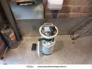 Usados Bomba eléctrica de combustible Seat Ibiza III (6L1) 1.2 12V Precio de solicitud ofrecido por Autodemontage M.J. Rutte B.V.