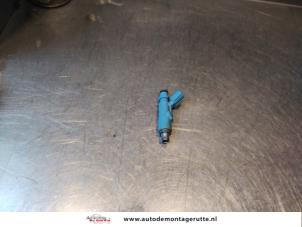 Used Injector (petrol injection) Toyota Yaris (P1) 1.3 16V VVT-i Price on request offered by Autodemontage M.J. Rutte B.V.