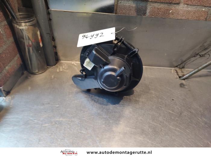 Heating and ventilation fan motor from a Volvo V70 (SW) 2.4 T 20V 2002