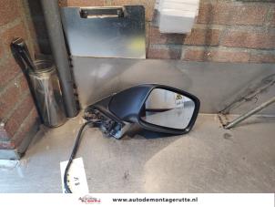 Used Wing mirror, right Peugeot 807 2.0 16V Price on request offered by Autodemontage M.J. Rutte B.V.