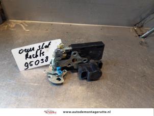 Used Door lock mechanism 2-door, right Chevrolet Aveo (250) 1.2 16V Price on request offered by Autodemontage M.J. Rutte B.V.