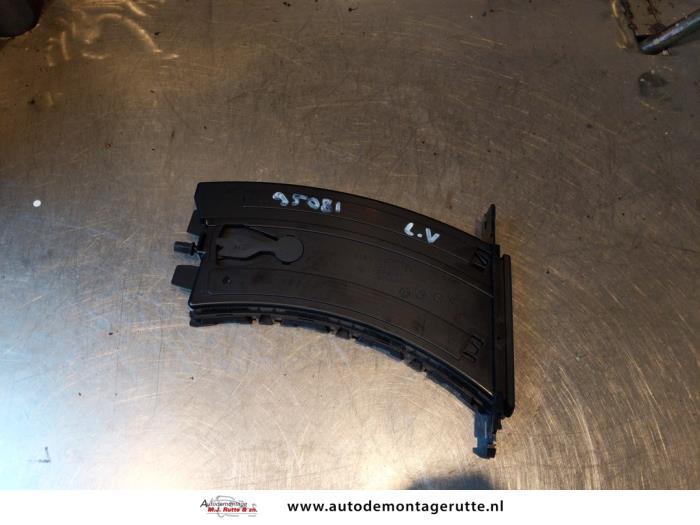 Cup holder from a BMW 3 serie (E92) 325i 24V 2006