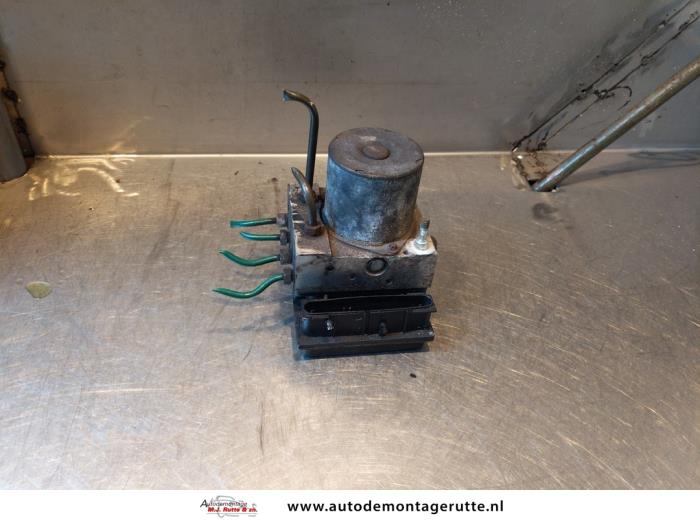 Begagnade ABS-pump Opel Tigra Twin Top 1.4 16V Pris på förfrågan erbjuds av Autodemontage M.J. Rutte B.V.