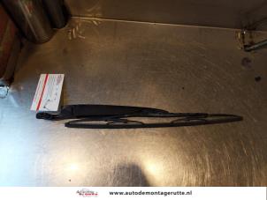 Used Rear wiper arm Volvo V70 (SW) 2.4 T 20V AWD Price on request offered by Autodemontage M.J. Rutte B.V.