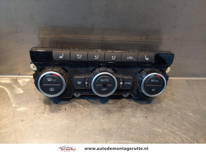 Heater control panel from a Volkswagen Passat Variant (365) 1.4 TSI 16V 2012