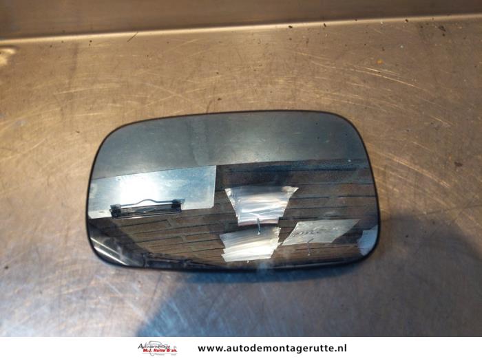 Spiegelglas rechts van een Renault Laguna II Grandtour (KG) 2.0 16V Turbo 2004