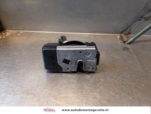 Usagé Serrure portière mécanique 2portes droite Opel Astra G (F08/48) 1.8 16V Prix sur demande proposé par Autodemontage M.J. Rutte B.V.