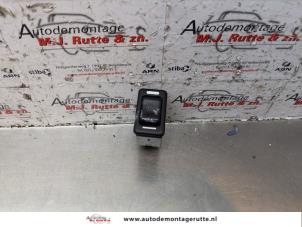 Used Seat heating switch Subaru Impreza II Plus (GG) 1.5 R 16V Price on request offered by Autodemontage M.J. Rutte B.V.