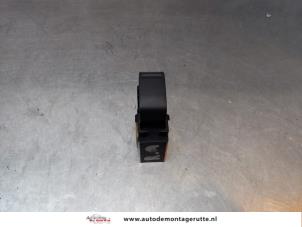 Used Electric window switch Subaru Impreza II Plus (GG) 1.5 R 16V Price on request offered by Autodemontage M.J. Rutte B.V.