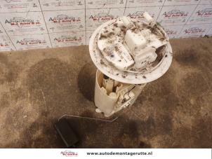 Used Electric fuel pump Renault Clio (B/C57/357/557/577) 1.8 GT 16V Kat. Price on request offered by Autodemontage M.J. Rutte B.V.