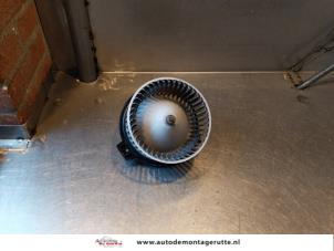 Used Heating and ventilation fan motor Mazda MX-5 (NB18/35/8C) 1.6i 16V Price on request offered by Autodemontage M.J. Rutte B.V.
