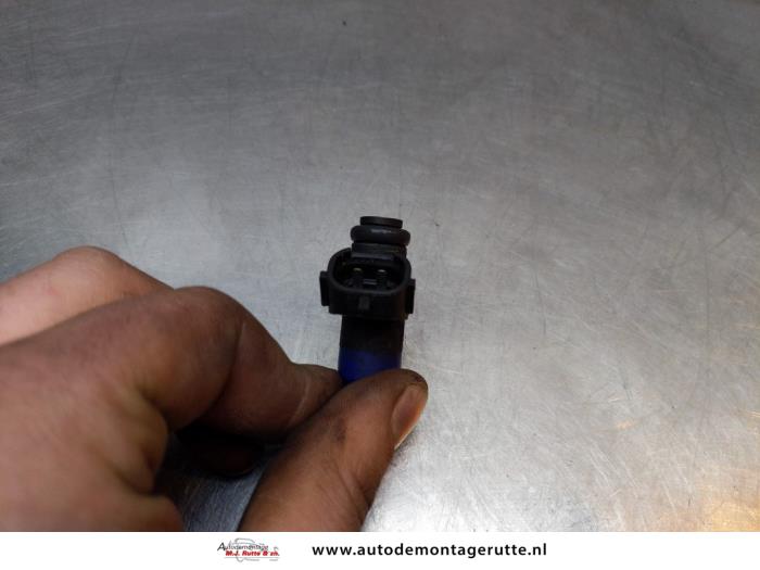 Inyector (inyección de gasolina) de un Volkswagen Polo IV (9N1/2/3) 1.4 16V 75 2005