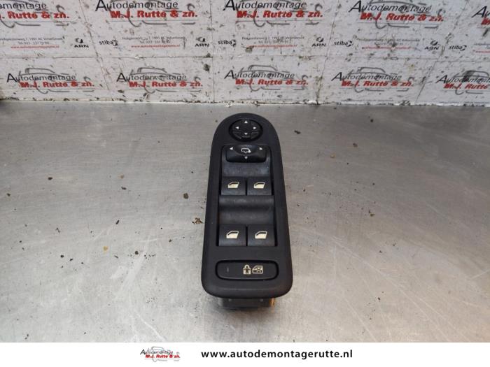 Używane Przelacznik combi okienny Peugeot 308 (4A/C) 1.6 16V THP 150 Cena na żądanie oferowane przez Autodemontage M.J. Rutte B.V.