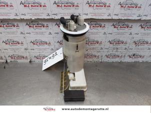 Used Electric fuel pump Peugeot 106 II 1.4 XN,XR,XT Price on request offered by Autodemontage M.J. Rutte B.V.