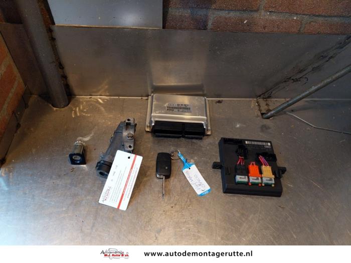 Used Ignition lock + computer Audi A4 Cabriolet (B6) 2.4 V6 30V Price on request offered by Autodemontage M.J. Rutte B.V.
