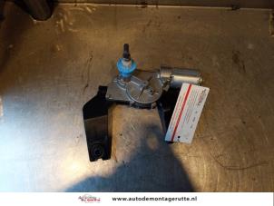 Used Rear wiper motor Kia Cee'd (EDB5) 1.4 CVVT 16V Price € 35,00 Margin scheme offered by Autodemontage M.J. Rutte B.V.