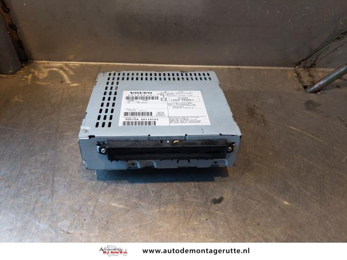 Używane Odtwarzacz CD Volvo V50 (MW) 2.4 20V Cena € 35,00 Procedura marży oferowane przez Autodemontage M.J. Rutte B.V.