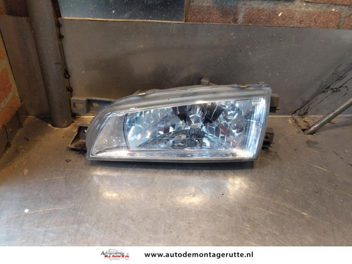 Headlight, left from a Subaru Impreza I (GC) 1.6i 16V 4x4 1997