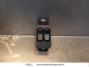 Usados Interruptor de ventanilla eléctrica Opel Astra G (F08/48) 1.8 16V Precio de solicitud ofrecido por Autodemontage M.J. Rutte B.V.