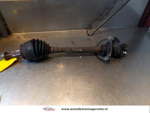 Used Front drive shaft, left Opel Movano Combi 2.2 DTI Price on request offered by Autodemontage M.J. Rutte B.V.