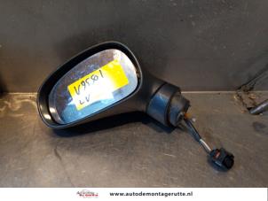 Używane Lusterko zewnetrzne lewe Seat Leon (1P1) 1.6 Cena € 35,00 Procedura marży oferowane przez Autodemontage M.J. Rutte B.V.