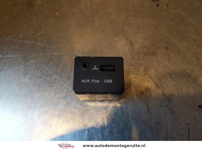 Zlacze AUX/USB z Kia Cee'd (EDB5) 1.4 CVVT 16V 2012