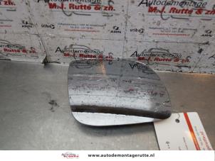 Used Mirror glass, right Volkswagen Passat (3B3) 2.0 Price on request offered by Autodemontage M.J. Rutte B.V.