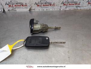 Used Door lock cylinder, right Volkswagen Passat (3B3) 2.0 Price on request offered by Autodemontage M.J. Rutte B.V.