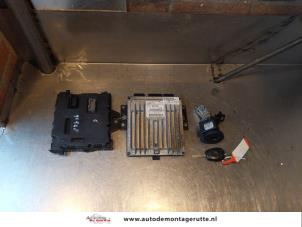 Used Ignition lock + computer Renault Kangoo Express (FW) 1.5 dCi 85 Price on request offered by Autodemontage M.J. Rutte B.V.