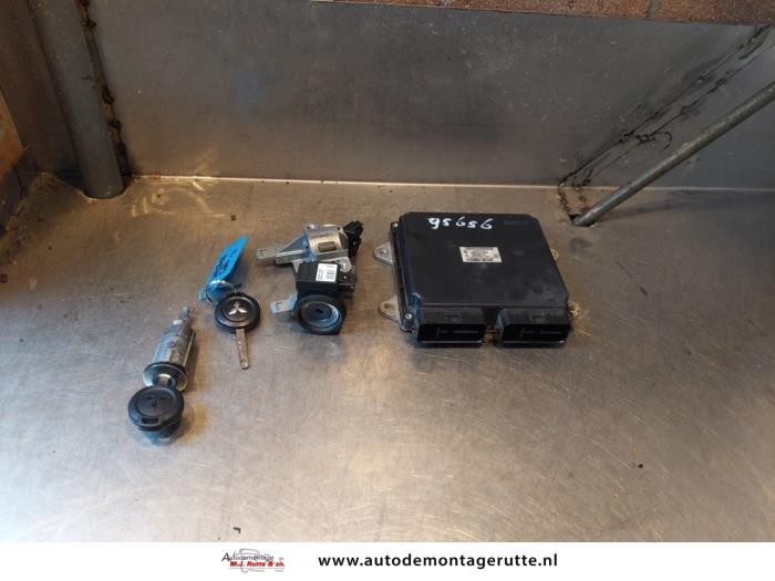 Used Ignition lock + computer Mitsubishi Colt (Z2/Z3) 1.1 12V Price on request offered by Autodemontage M.J. Rutte B.V.