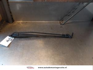 Used Front wiper arm Peugeot 107 1.0 12V Price on request offered by Autodemontage M.J. Rutte B.V.