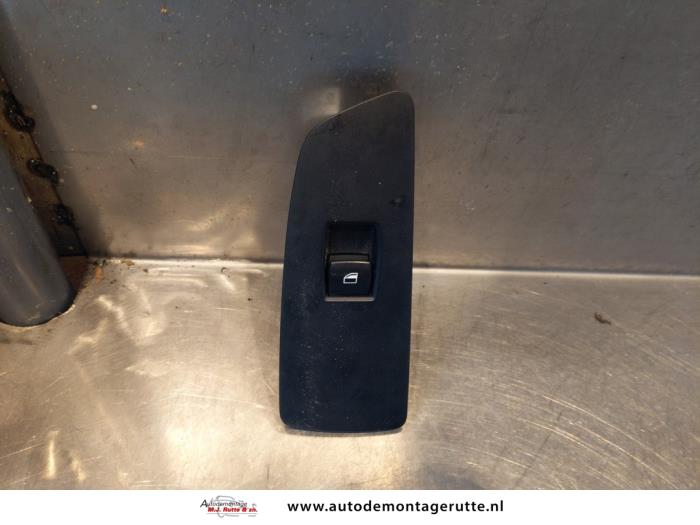 Usados Interruptor de ventanilla eléctrica BMW 1 serie (E87/87N) 116i 1.6 16V Precio de solicitud ofrecido por Autodemontage M.J. Rutte B.V.