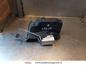 Usagé Serrure portière mécanique 2portes droite Audi A4 Cabrio (B7) 1.8 T 20V Prix sur demande proposé par Autodemontage M.J. Rutte B.V.