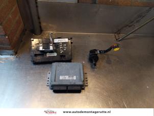Used Ignition lock + computer Renault Clio II (BB/CB) 1.4 16V Price on request offered by Autodemontage M.J. Rutte B.V.