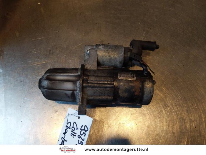 Usagé Démarreur Volkswagen Golf III Cabrio (1E) 1.8 Prix sur demande proposé par Autodemontage M.J. Rutte B.V.