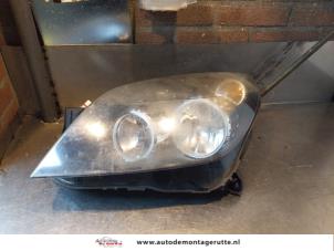 Używane Reflektor lewy Opel Astra H GTC (L08) 1.4 16V Twinport Cena € 50,00 Procedura marży oferowane przez Autodemontage M.J. Rutte B.V.