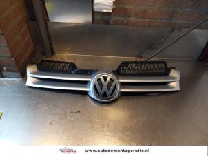Używane Grill Volkswagen Golf V (1K1) 1.4 16V Cena na żądanie oferowane przez Autodemontage M.J. Rutte B.V.