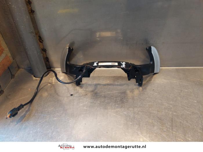 Zestaw lopatek zmiany biegów z Peugeot 3008 I (0U/HU) 1.6 HDiF 16V 2012