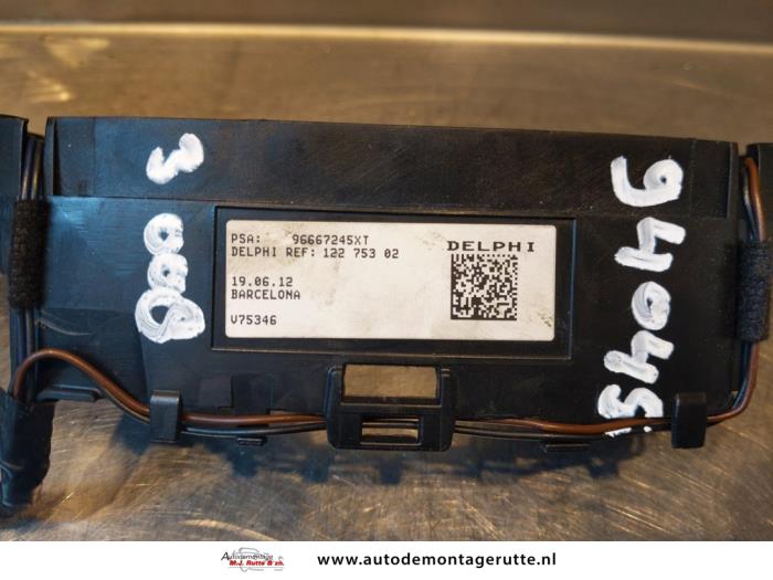 Zestaw lopatek zmiany biegów z Peugeot 3008 I (0U/HU) 1.6 HDiF 16V 2012