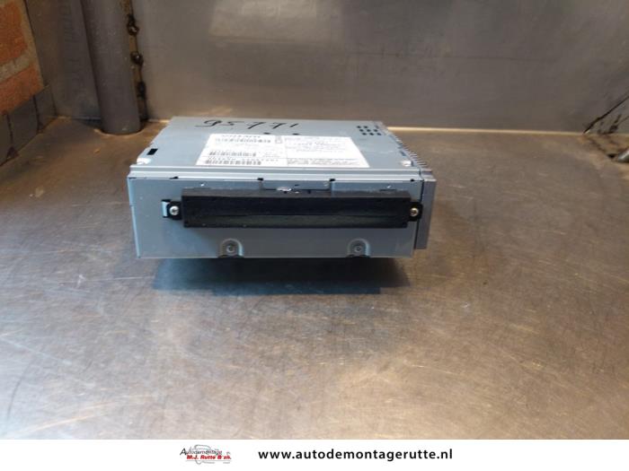 Używane Odtwarzacz CD Volvo V50 (MW) 2.4 20V Cena na żądanie oferowane przez Autodemontage M.J. Rutte B.V.