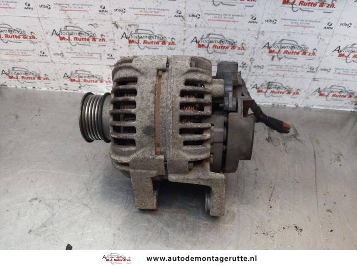 Dynamo from a Opel Astra H (L48) 1.6 16V Twinport 2004
