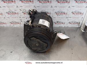 Used Air conditioning pump Renault Master IV (FV) 2.3 dCi 100 16V FWD Price on request offered by Autodemontage M.J. Rutte B.V.
