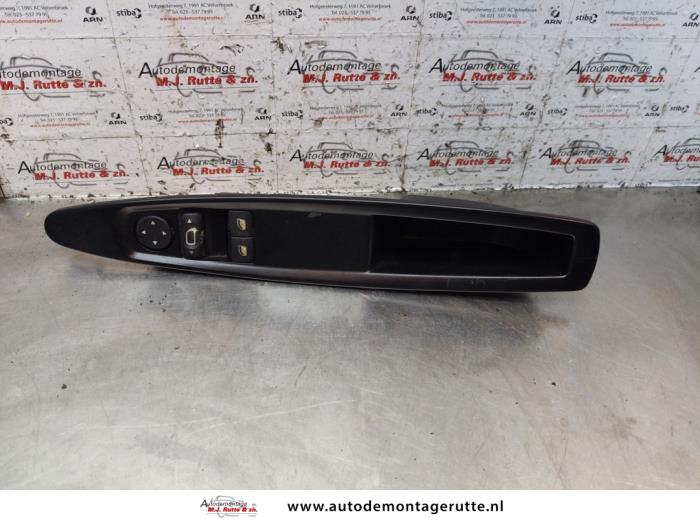 Używane Przelacznik combi okienny Citroen C4 Coupé (LA) 1.6 16V Cena na żądanie oferowane przez Autodemontage M.J. Rutte B.V.