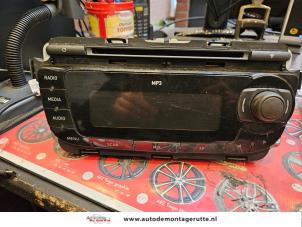 Usados Radio Seat Ibiza IV SC (6J1) 1.9 TDI 105 Precio de solicitud ofrecido por Autodemontage M.J. Rutte B.V.